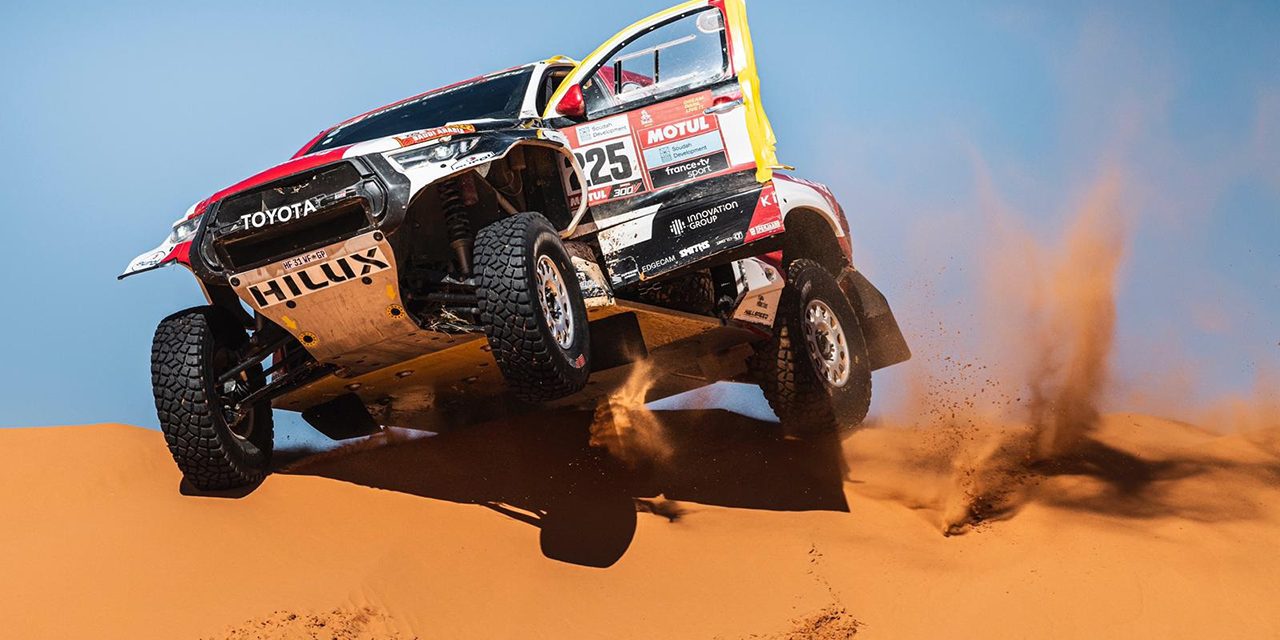 Etapa 5 Dakar 2022 (Riyadh – Riyadh) Coches. Primer triunfo de Lategan/Cummings en un mal día para Sainz