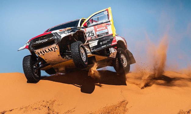 Etapa 5 Dakar 2022 (Riyadh – Riyadh) Coches. Primer triunfo de Lategan/Cummings en un mal día para Sainz
